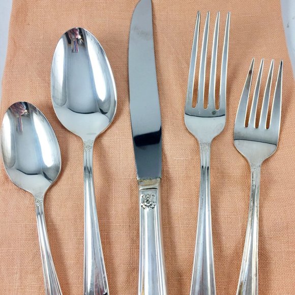 MIB 5 Piece Place Setting Daybreak Elegant Lady Silverplate 1952 Mint in Box IS - Picture 3 of 6